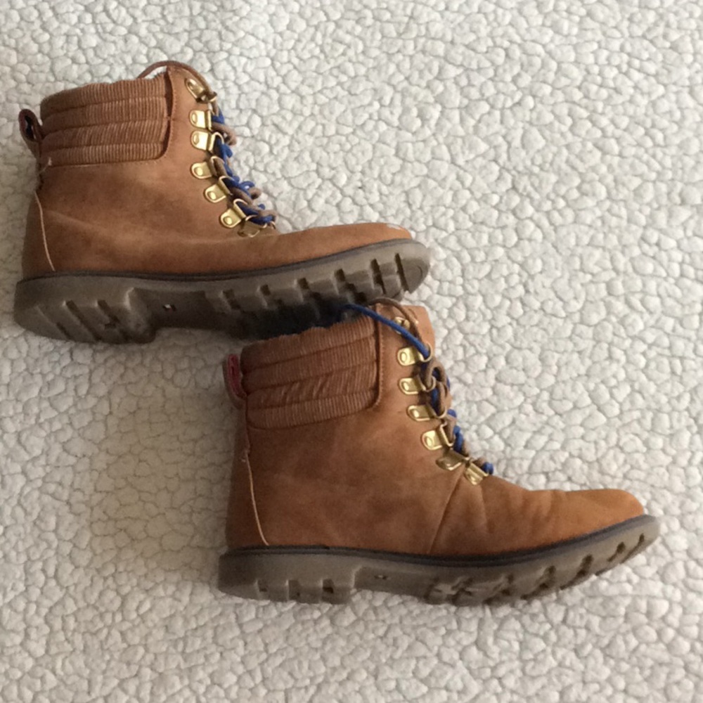 🔴Tommy Hilfiger size 4 boys boots 🔴